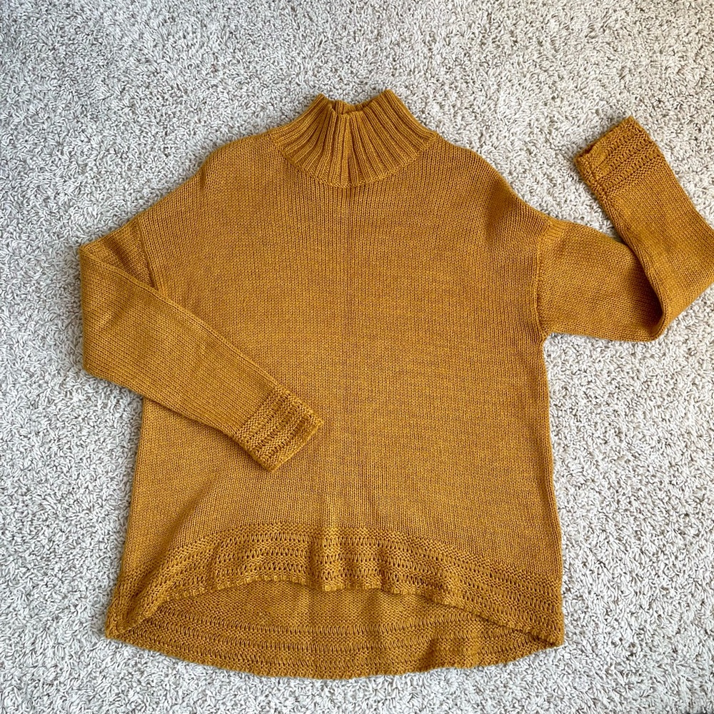 Mid turtle neck mustard jumper

#knit #midturtleneck #sweater #jumper #mustard